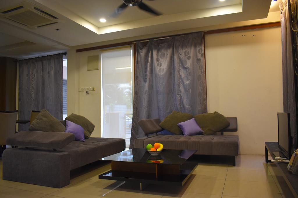 67 First Island Villa Bukit Jambul Exterior photo